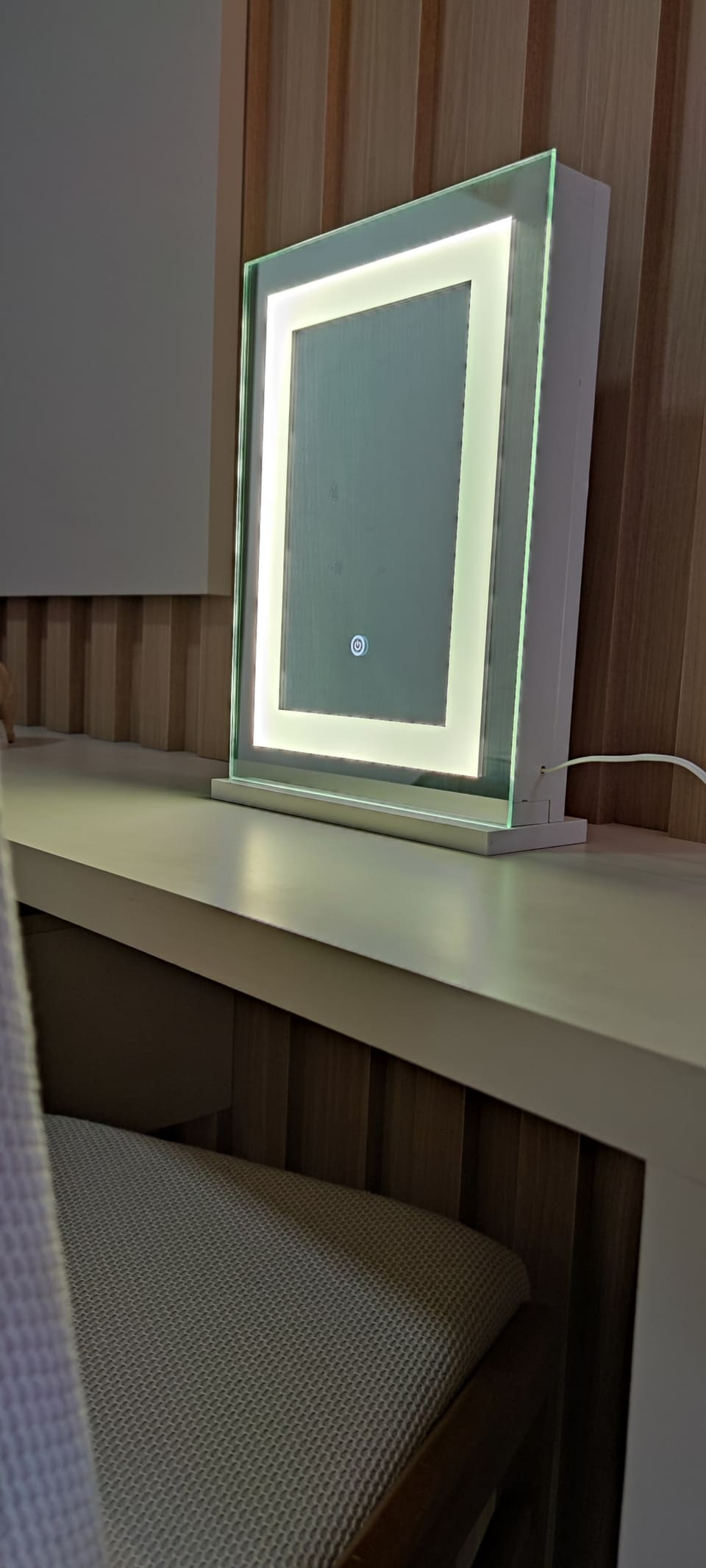 Espelho LED touch: luz quente ou fria em cada ambiente