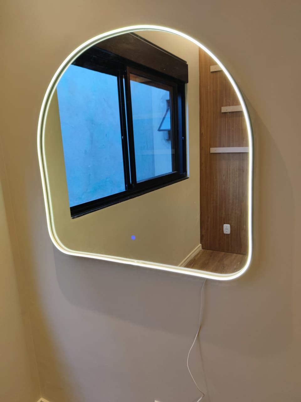 Espelho com LED neon e moldura anti-impacto – foto 1