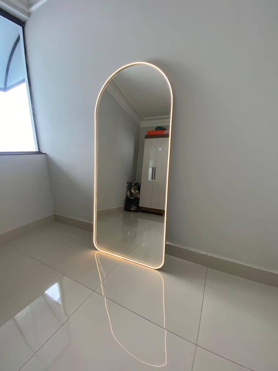 Espelho com LED neon e moldura anti-impacto – foto 9