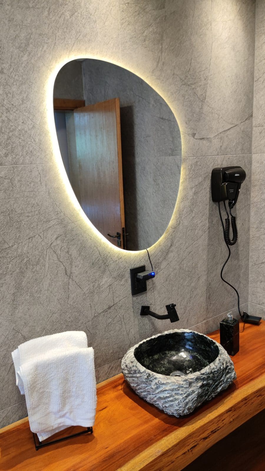 Espelho orgânico com LED: vale a pena?